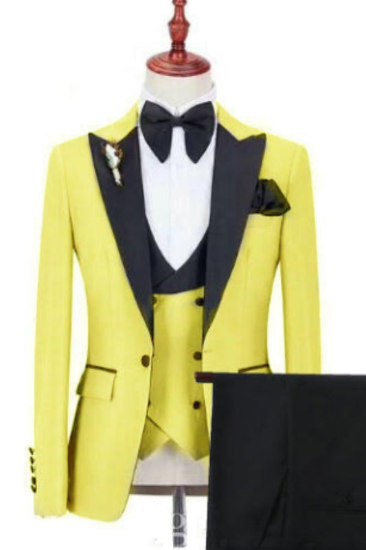 Tiffany Chic Yellow Peaked Lapel Three Pieces Prom Suits
