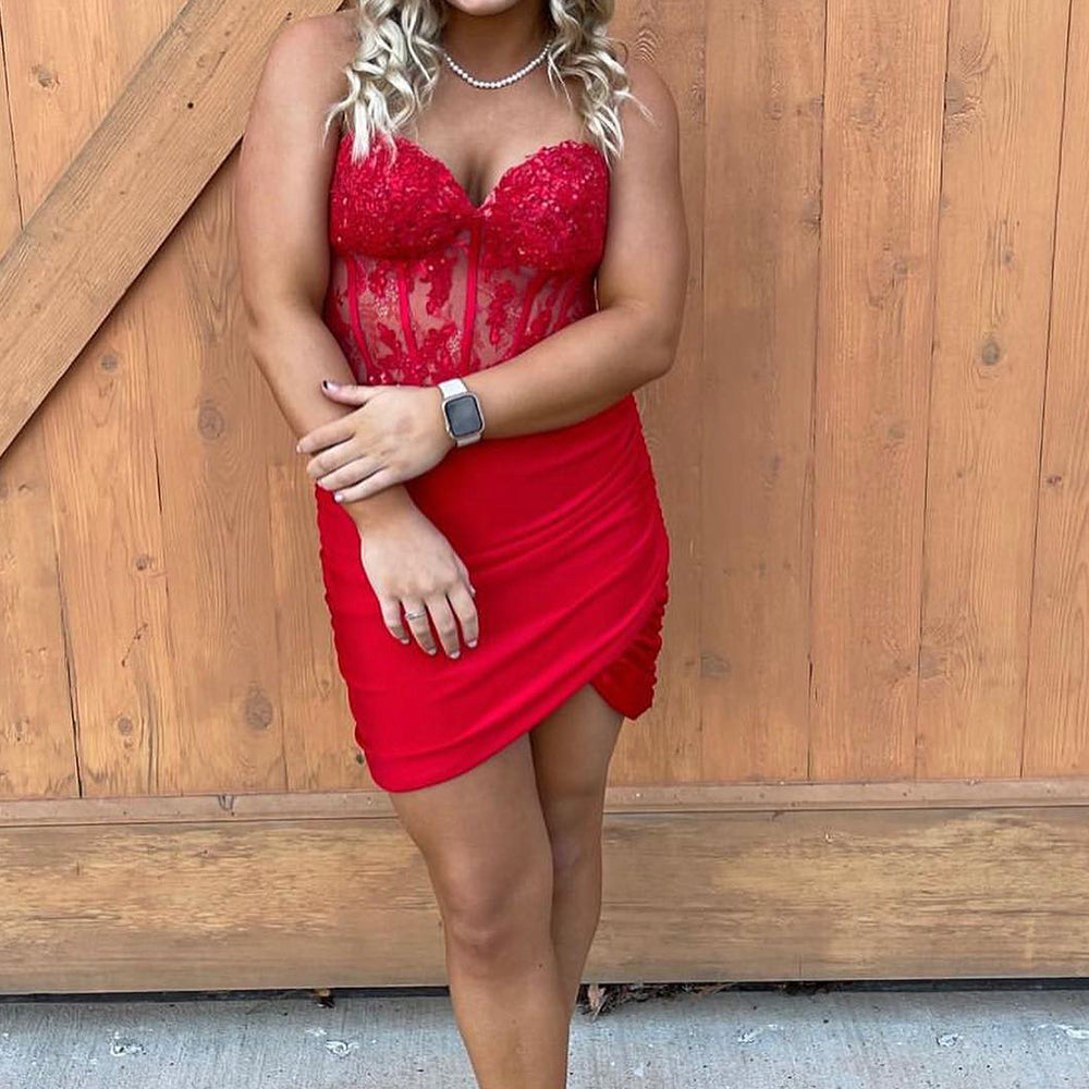 
                  
                     Corset Lilac Strapless Sequins Short Tight Homecoming Dress with Appliques
                  
                