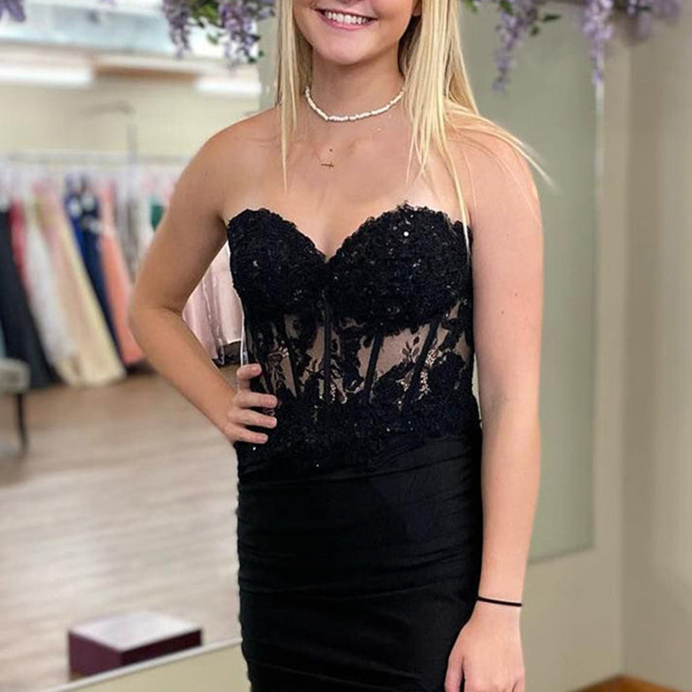 
                  
                     Corset Lilac Strapless Sequins Short Tight Homecoming Dress with Appliques
                  
                