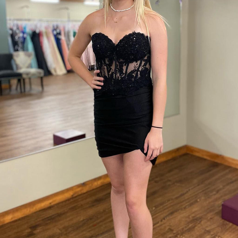 
                  
                     Corset Lilac Strapless Sequins Short Tight Homecoming Dress with Appliques
                  
                