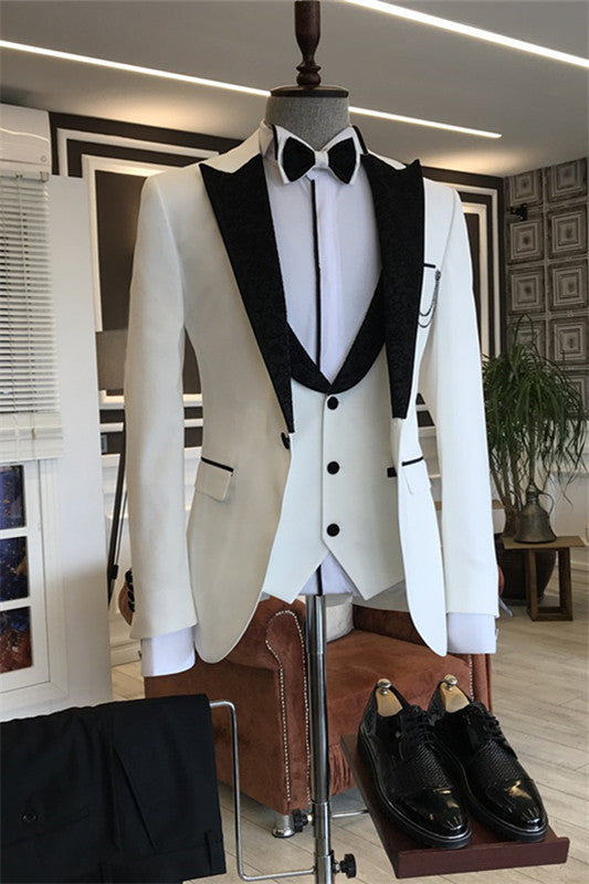 Craig Fashion White Peaked Lapel Three Pieces Prom Suits