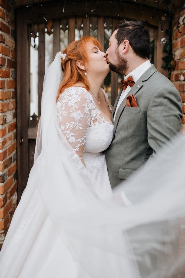 
                  
                    Biztunnel Deep V-neck Long Sleeves Plus Size Ball Gown Wedding Dresses
                  
                