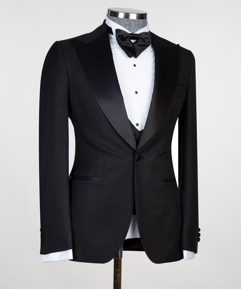 
                  
                    Edmund New Arrival Black Three Pieces Men Suits With Satin Peaked Lapel
                  
                