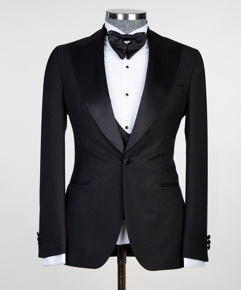 
                  
                    Edmund New Arrival Black Three Pieces Men Suits With Satin Peaked Lapel
                  
                
