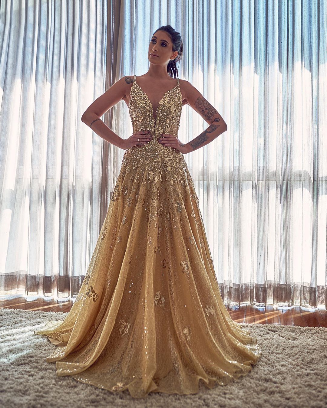 Elegant A-line V-neck Appliques Lace Sequins Long Prom Dress-BIZTUNNEL