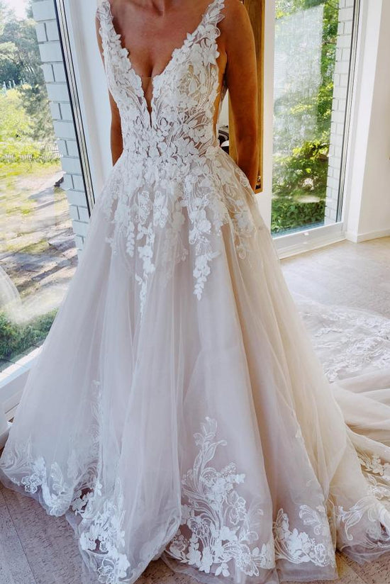 Laden Sie das Bild in den Galerie-Viewer, Elegant Floor length ivory lace princess wedding dress-BIZTUNNEL
