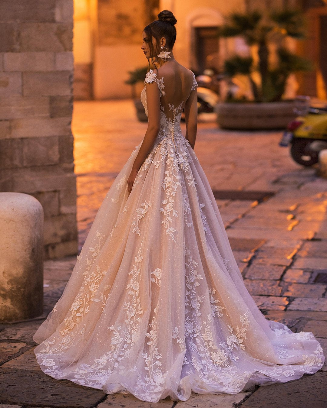Elegant Long A-Line Bateau Appliques Lace Backless Sequins Wedding Dress-BIZTUNNEL