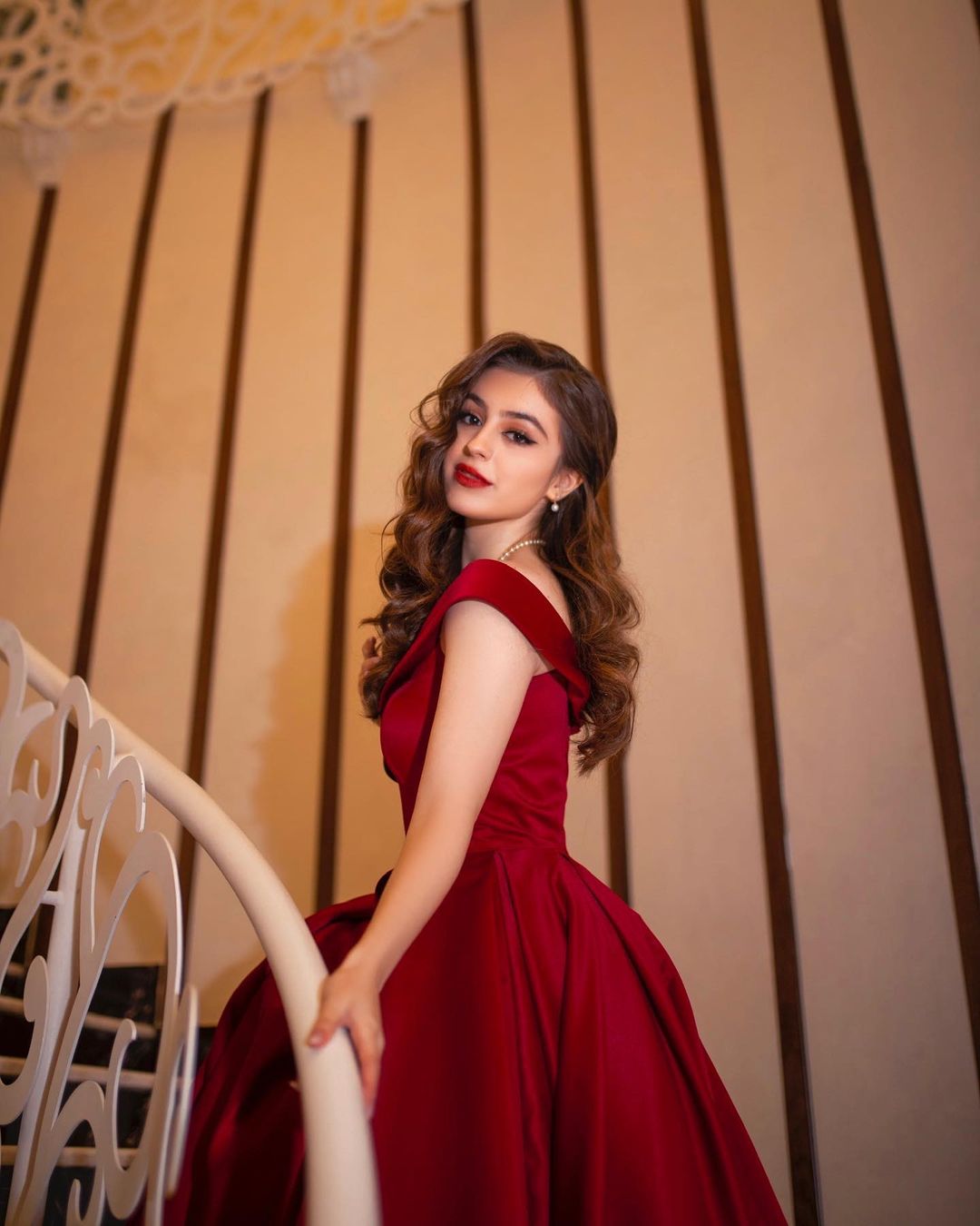 Elegant Long A-line Off-the-shoulder Satin Red Prom Dress Elegant Long A-line Off-the-shoulder Satin Red Prom Dress