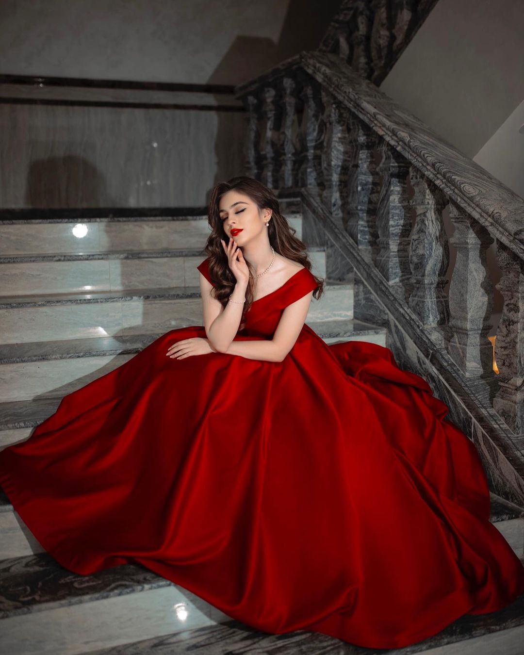 Elegant Long A-line Off-the-shoulder Satin Red Prom Dress Elegant Long A-line Off-the-shoulder Satin Red Prom Dress