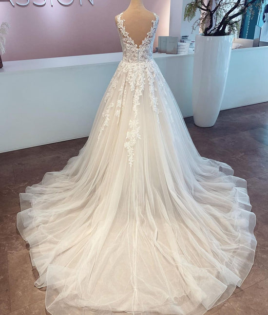 Elegant Long A-line V-neck Tulle Lace Wedding Dress-BIZTUNNEL
