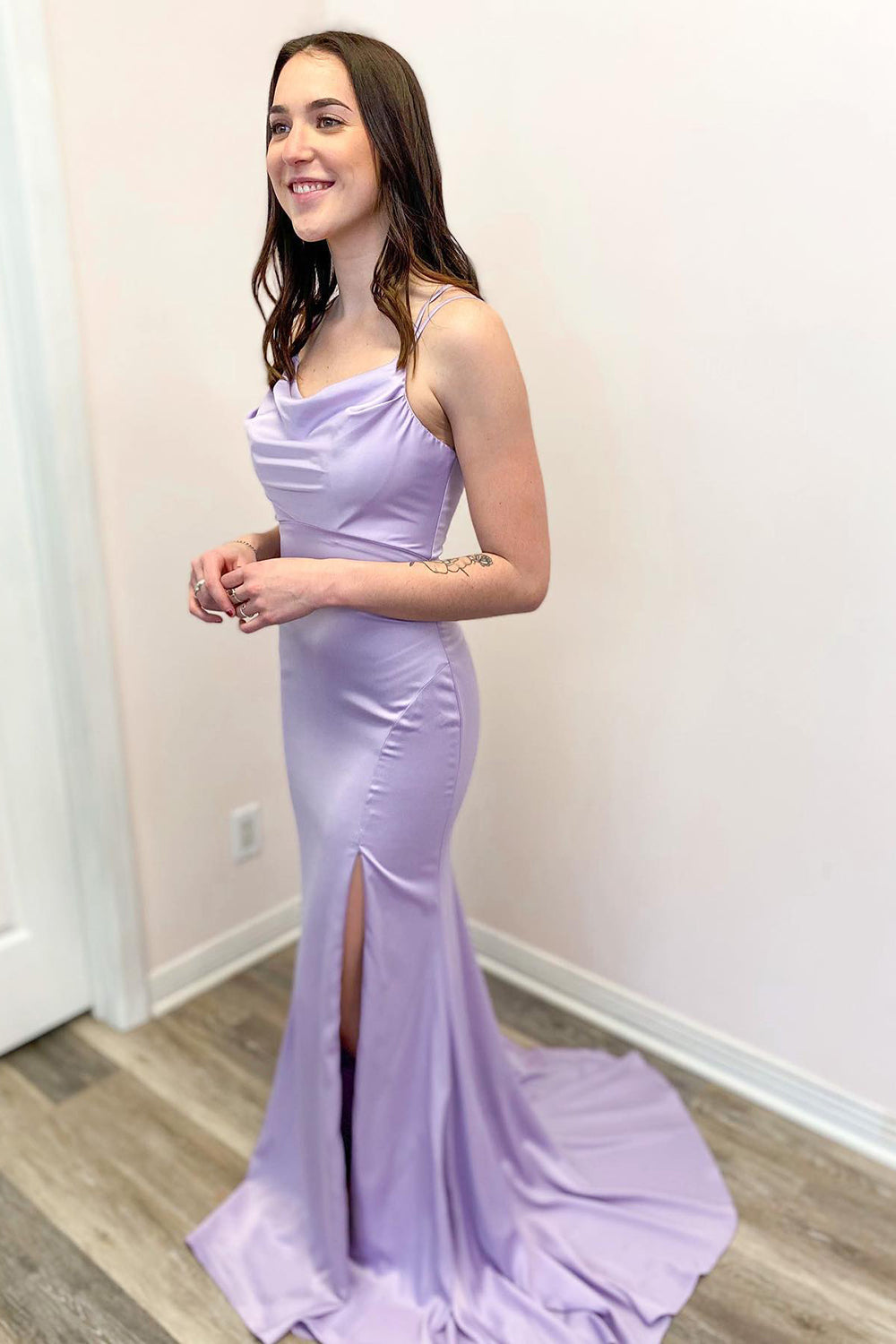 Carregar imagem no visualizador da galeria, Elegant Long Mermaid Spaghetti Straps Backless Prom Dress With Slit-BIZTUNNEL
