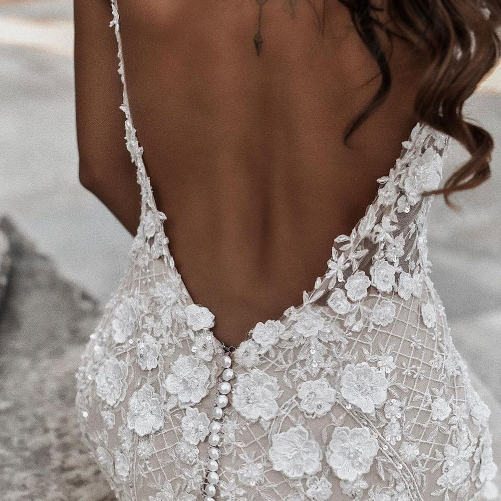 
                  
                    Elegant Long Mermaid V-neck Floral Lace Backless Wedding Dress-BIZTUNNEL
                  
                