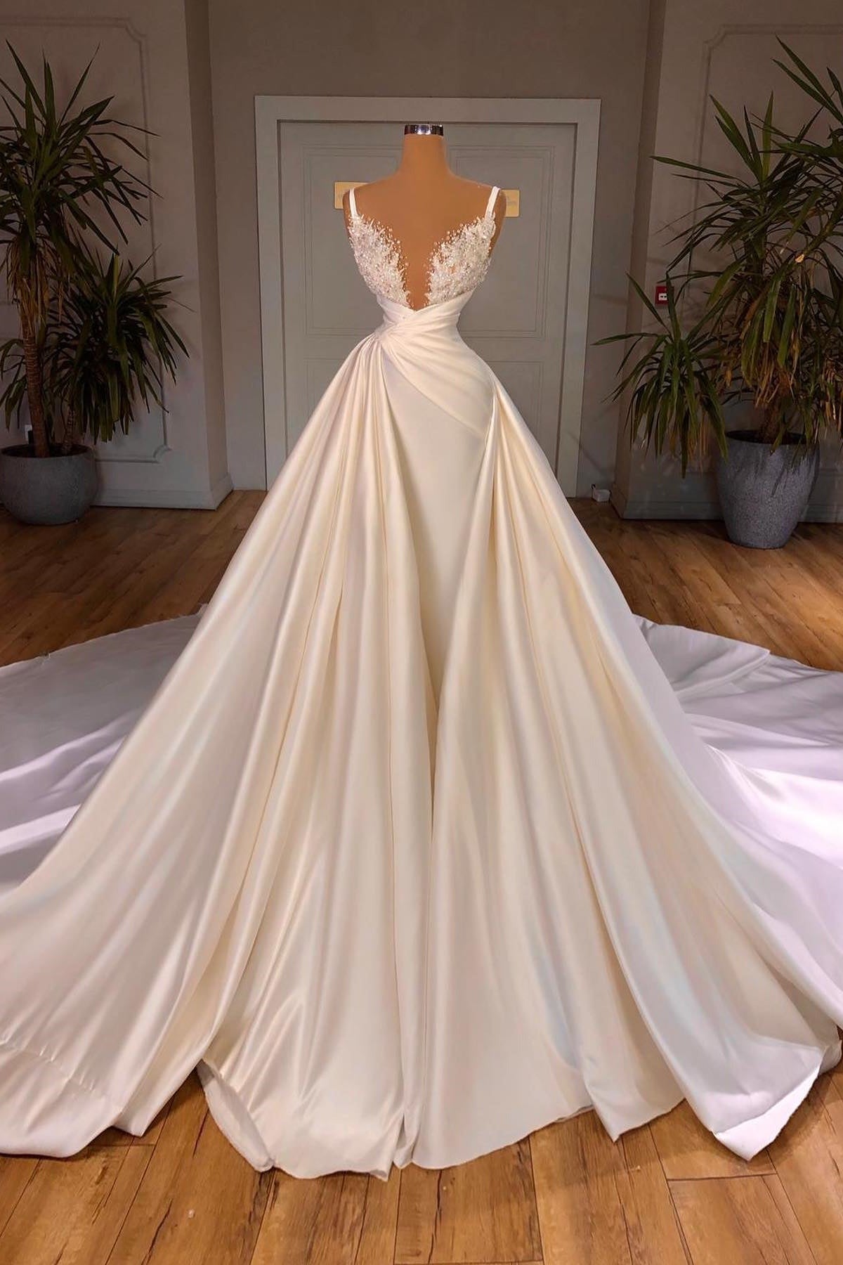 Cargar imagen en el visor de la Galería, Elegant Long Mermaid V-neck Spaghetti Strap Satin Lace Wedding Dress-BIZTUNNEL
