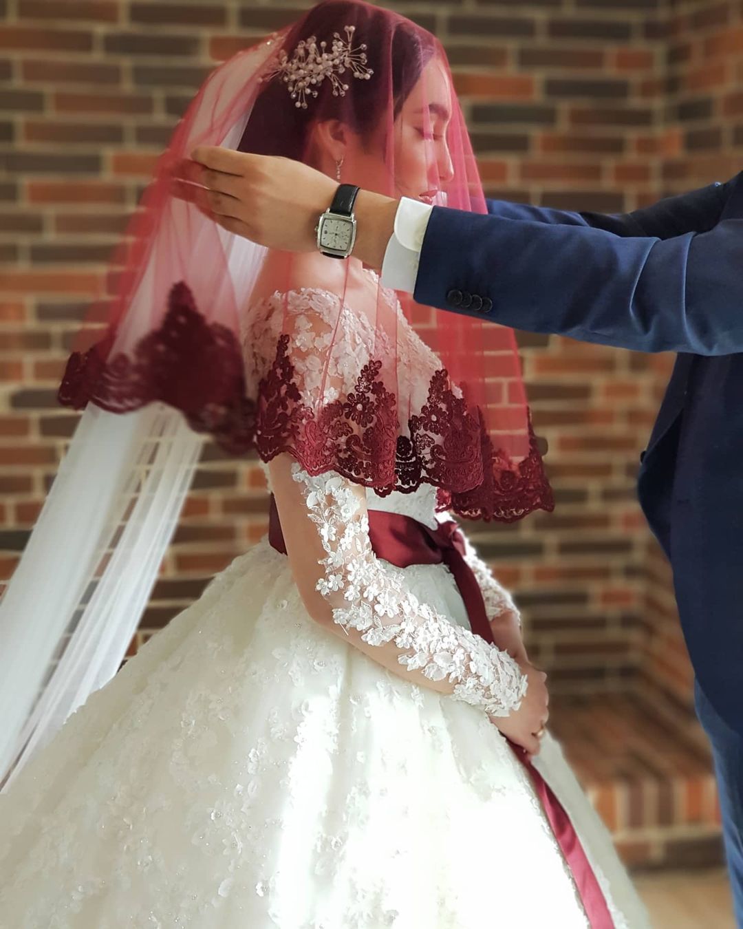 Modest Long Princess Tulle Lace Wedding Dress with Sleeves