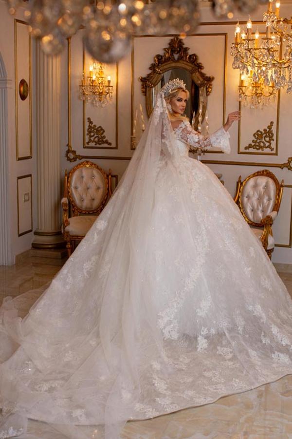 Elegant Long Sleeves Ball Gown V-Neck Sweetheart Wedding Dress with Appliques Lace-BIZTUNNEL