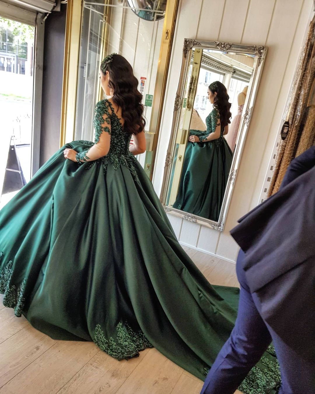 Elegant Long Sleeves Sweetheart Lace Satin Ball Gown Prom Dresses-BIZTUNNEL