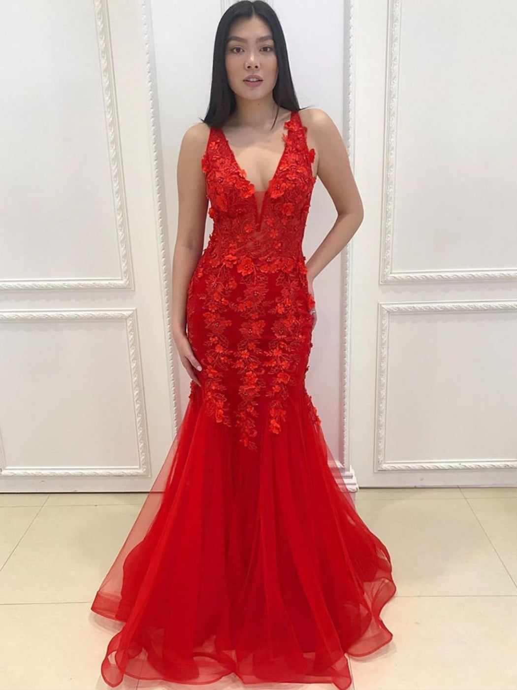 Elegant Mermaid V Neck Appliques Lace Red Long Graduation Prom Dresses-BIZTUNNEL