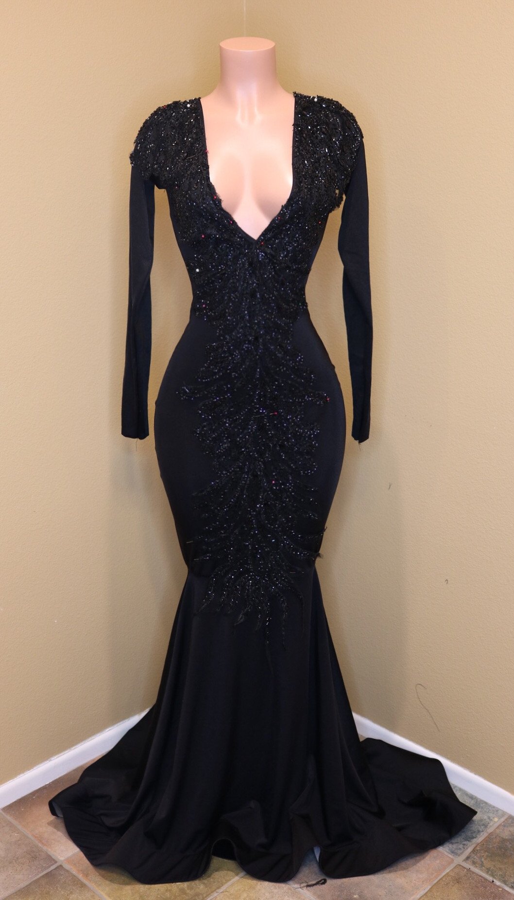 Exquisite Long V-neck Sequined Mermaid Black Prom Dress with Sleeves-BIZTUNNEL