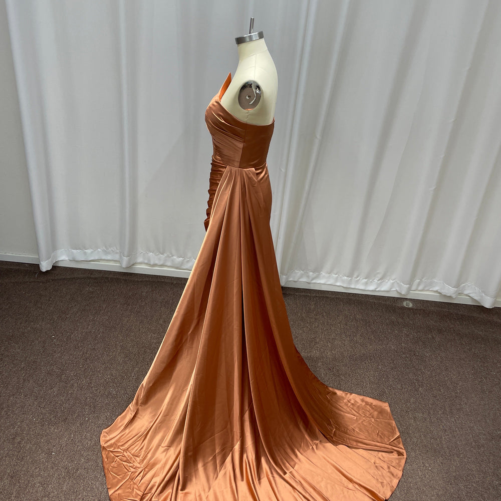 
                  
                    Long Sleeveless Crew Neck Formal Evening Dresses with Side Train
                  
                