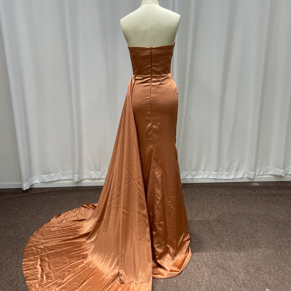 
                  
                    Long Sleeveless Crew Neck Formal Evening Dresses with Side Train
                  
                