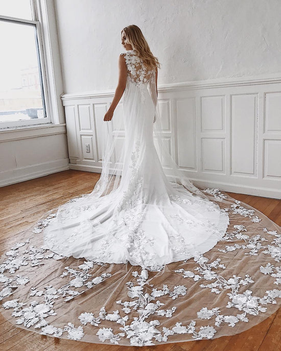 Load image into Gallery viewer, Glamorous Long Mermaid Lace Appliques Wedding Dresses-BIZTUNNEL

