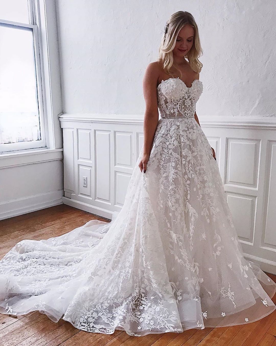 Gorgeous Long A-line Sweetheart Lace Wedding Dress Gorgeous Long A-line Sweetheart Lace Wedding Dress