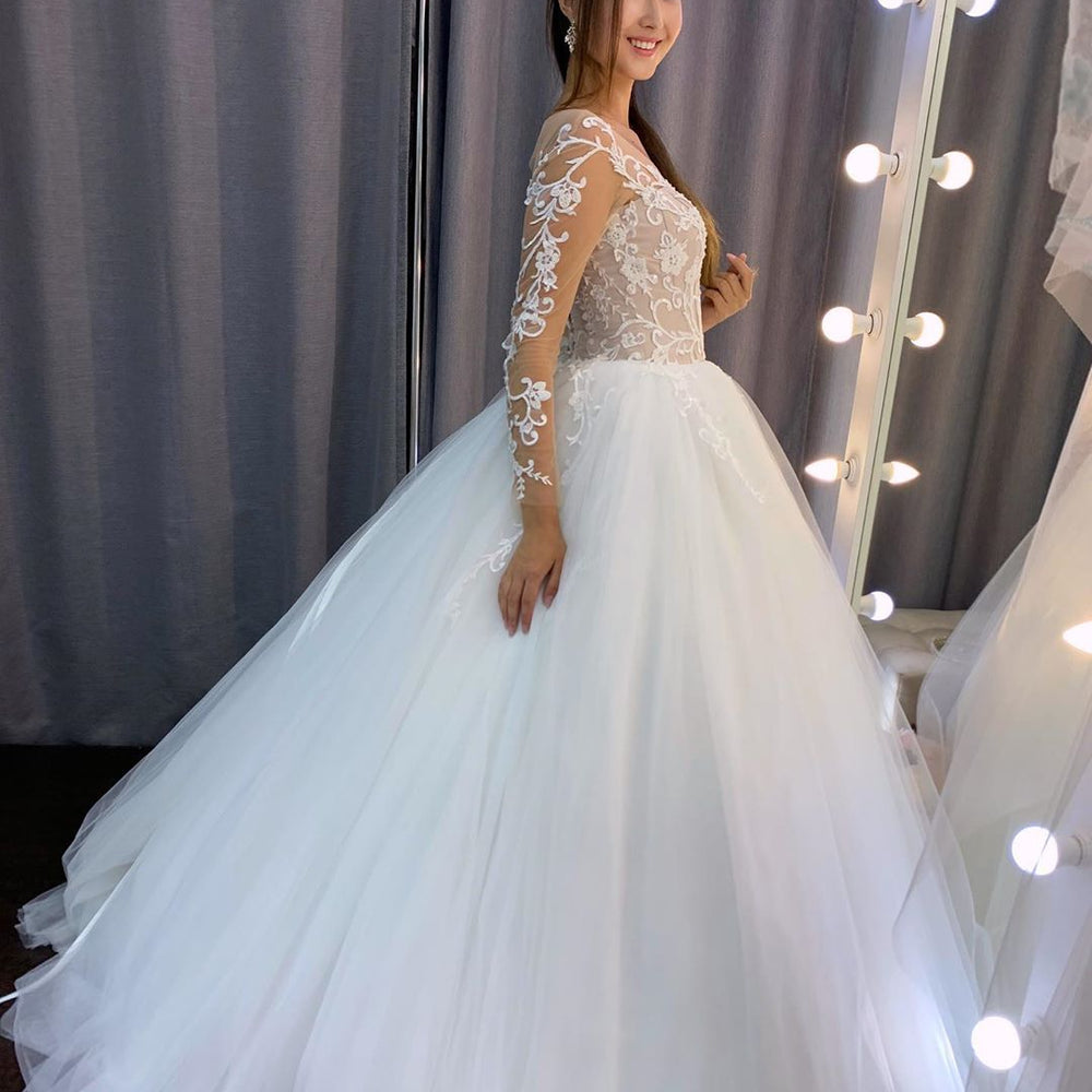 Gorgeous Long A-line Sleeveless Tulle Wedding Dress with Lace main image 0