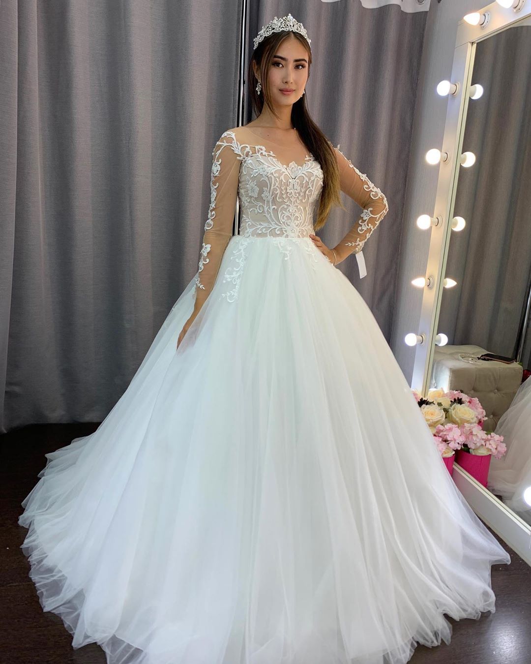 Gorgeous Long A-line Tulle Lace Wedding Dress with Sleeves-BIZTUNNEL