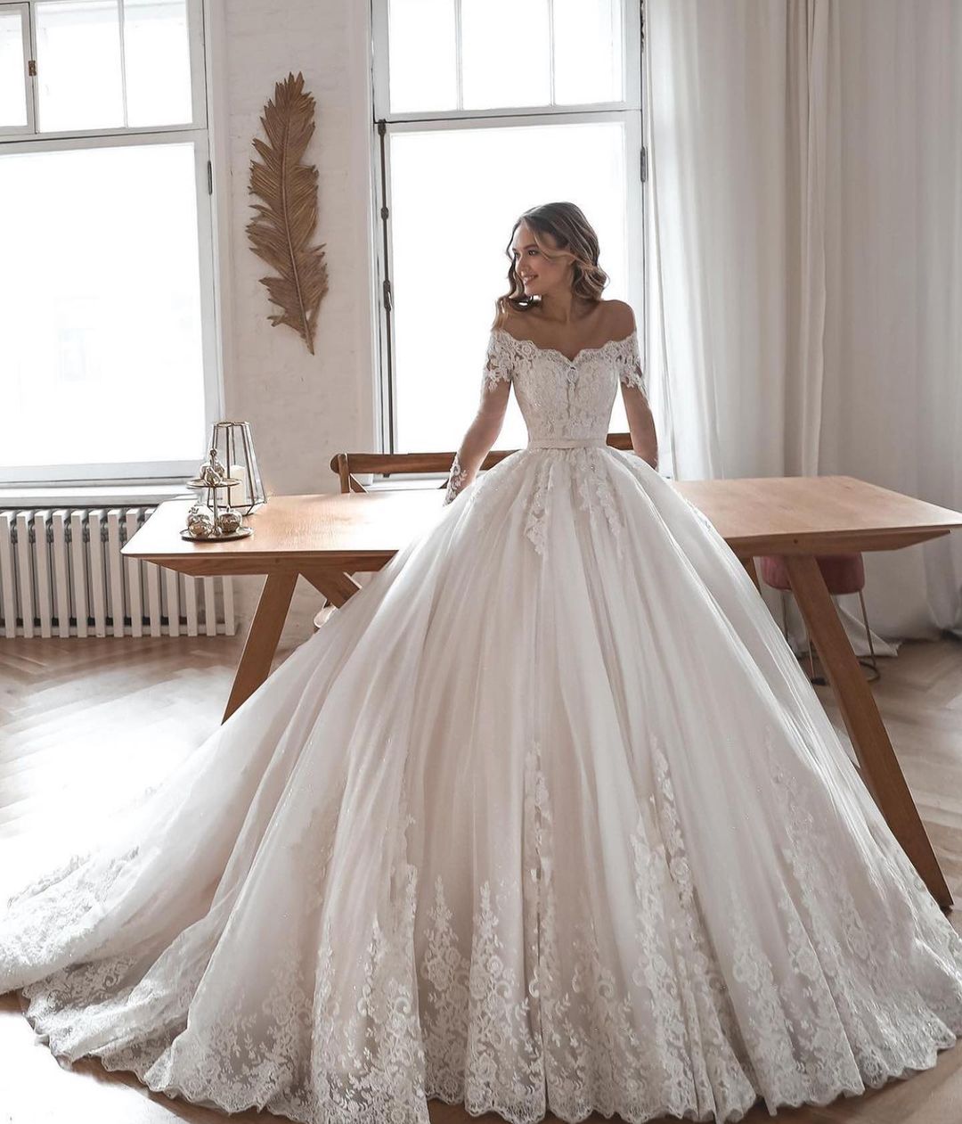 Gorgeous Crystals Tulle Vintage Ball Gown Wedding Dress Long Sleeves –  MyChicDress