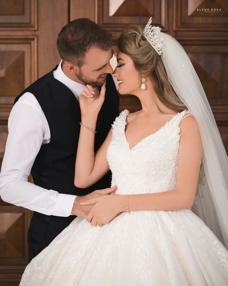 Princess V Neck Sleeveless Open Back Lace Tulle Wedding Dress