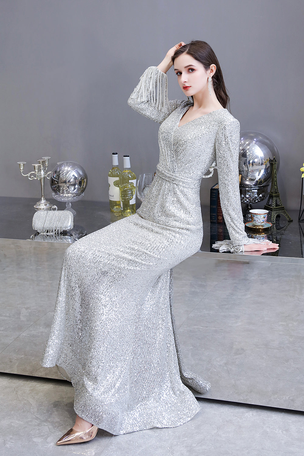 Carregar imagem no visualizador da galeria, Gorgeous Sequins Long Sleeve V-Neck Mermaid Evening Gowns-BIZTUNNEL
