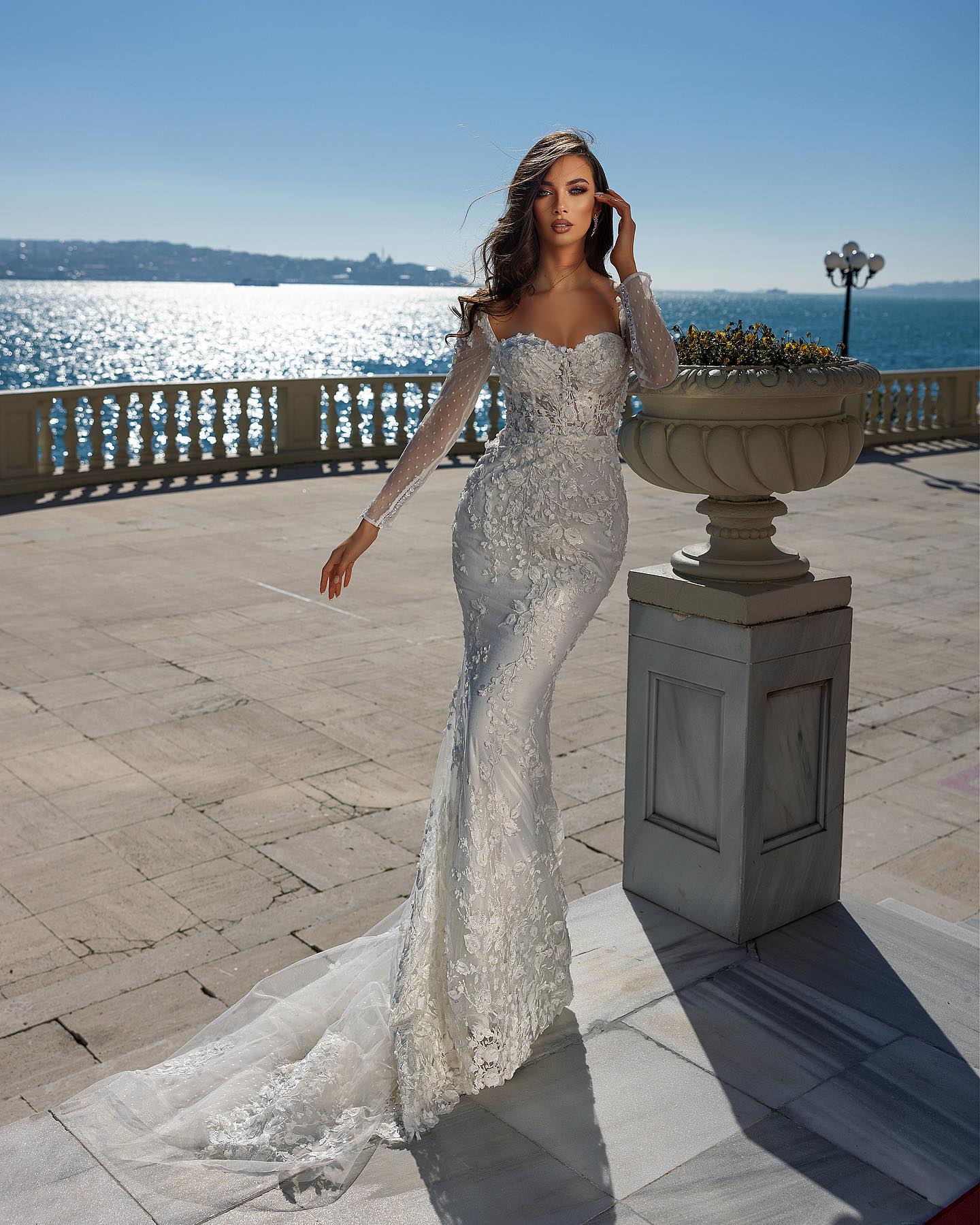 Gorgeous Sweetheart Long Sleeve Lace Mermaid Wedding Dress With Detachable Train-BIZTUNNEL