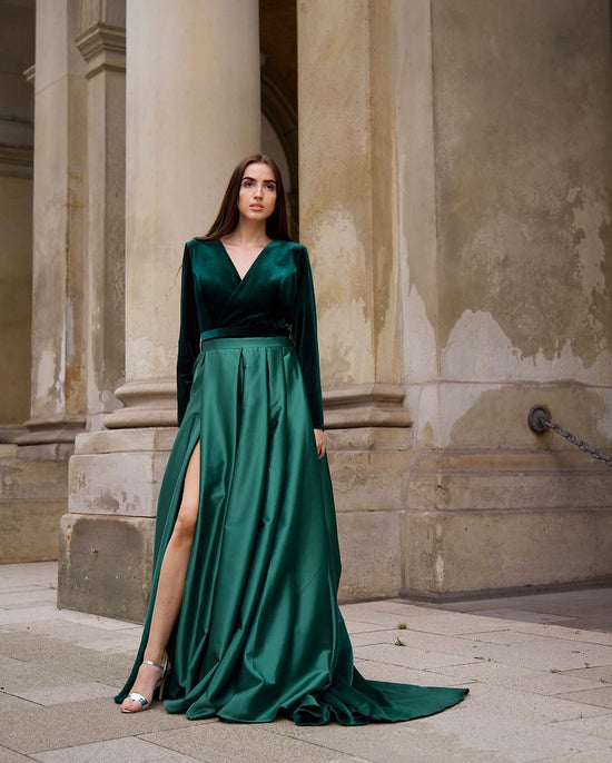 Charger l&amp;#39;image dans la galerie, Green Long Sleeves A-line V-neck Velvet Prom Dress with Slit-BIZTUNNEL
