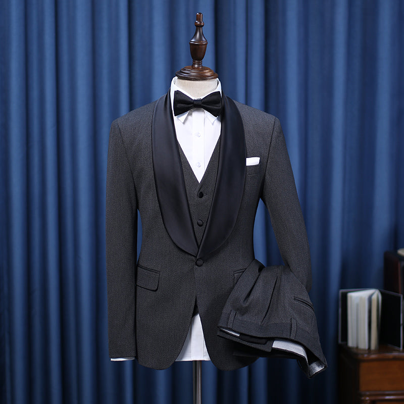 
                  
                    Ingemar Elegant All Black 3 Pieces Bespoke Wedding Suit For Grooms
                  
                