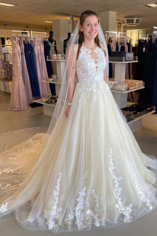 Beautiful Long A-Line Appliques Lace Tulle Wedding Dress main image 0