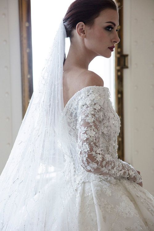 Carregar imagem no visualizador da galeria, Long A-Line Off-the-Shoulder Sweetheart Backless Appliques Lace Crystal Wedding Dress with Sleeves-BIZTUNNEL
