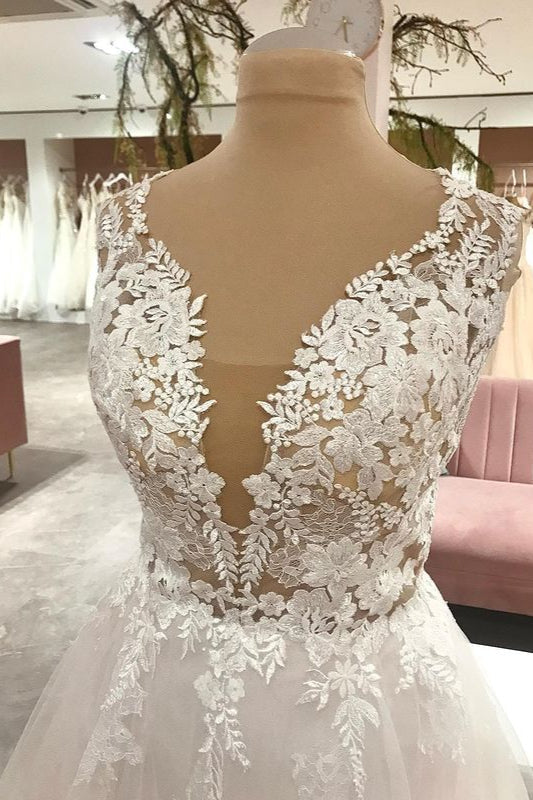 Elegant Lace A-line Wedding Dress with Tulle Appliques