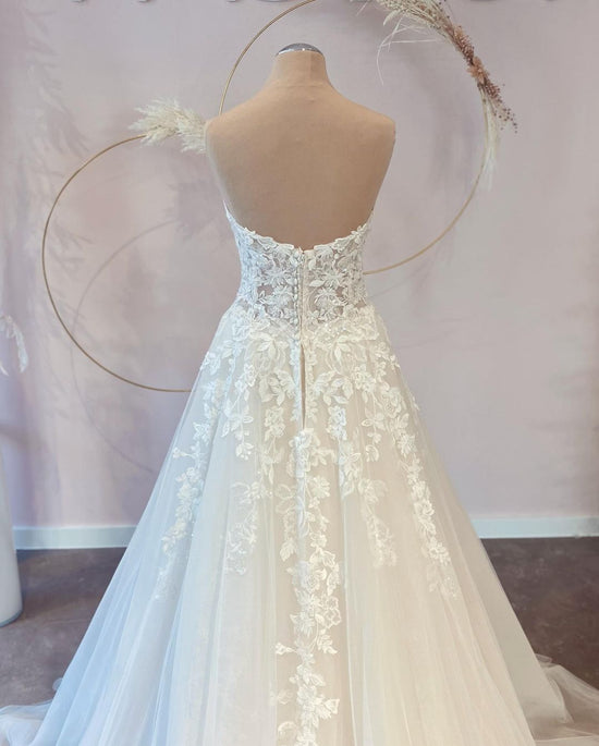Long A-line Sweetheart Tulle Wedding Dress with Lace-BIZTUNNEL