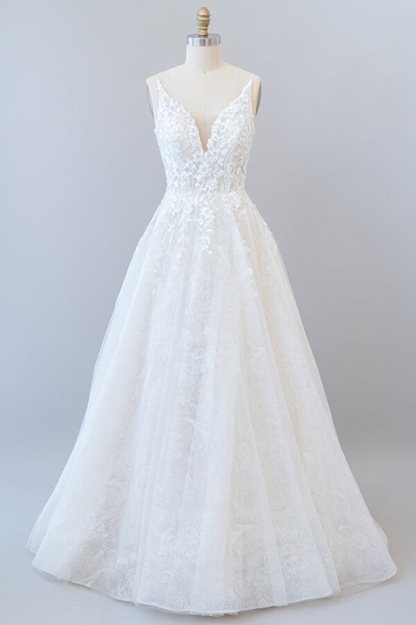 Laden Sie das Bild in den Galerie-Viewer, Long A-line V-neck Open Back Appliques Lace Tulle Wedding Dress-BIZTUNNEL
