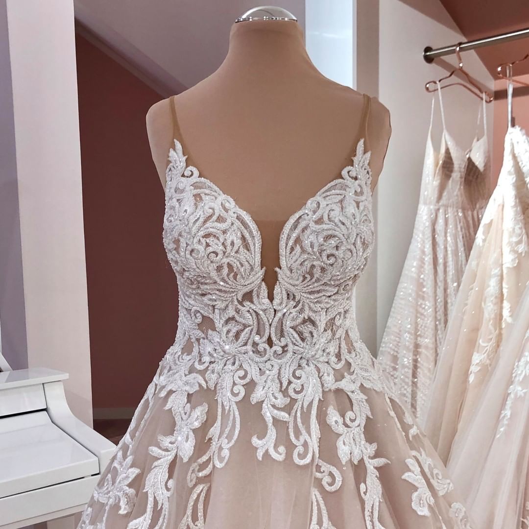 Long A-Line V-neck Wide Straps Appliques Lace Tulle Wedding Dress