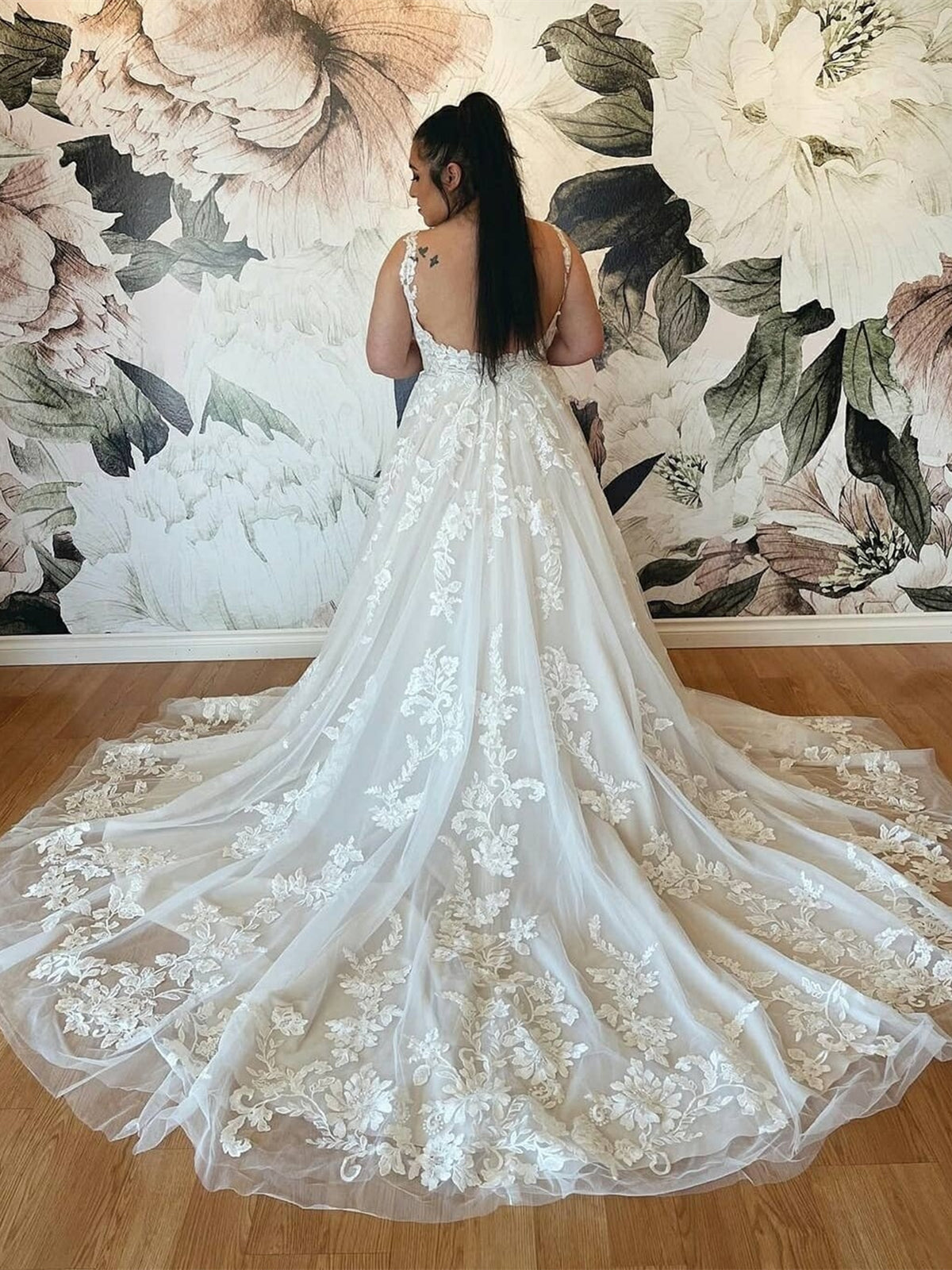 Long A-line V-neck Tulle Lace Open Back Wedding Dress White Bridal Gowns-BIZTUNNEL