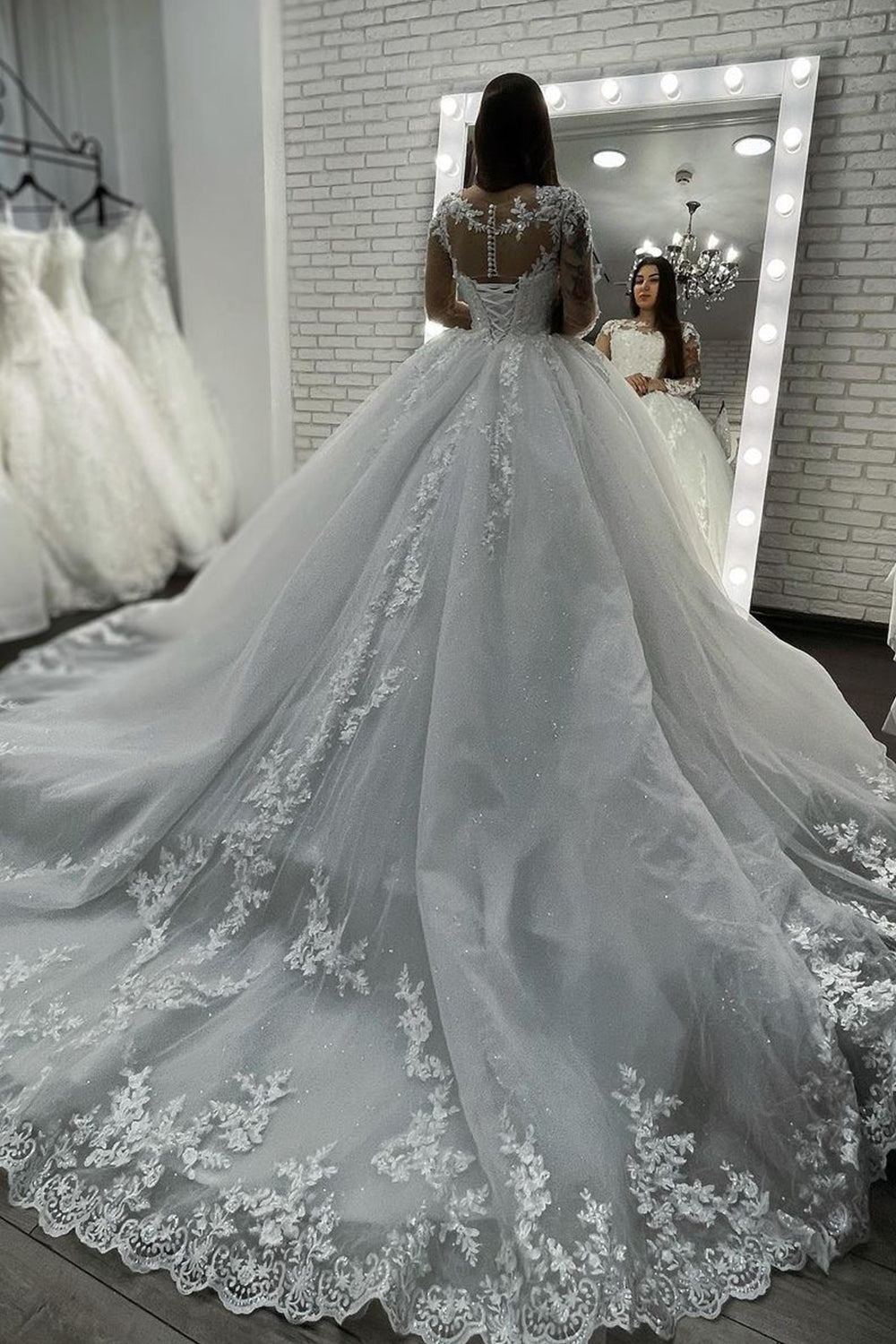 Unique Ball Gown Strqpless Satin Tulle Long Wedding Dresses