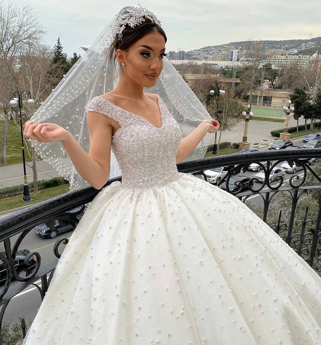 Carregar imagem no visualizador da galeria, Long Ball Gown Sweetheart Off-the-Shoulder Backless Pearl Beading Ruffles Tulle Wedding Dress-BIZTUNNEL
