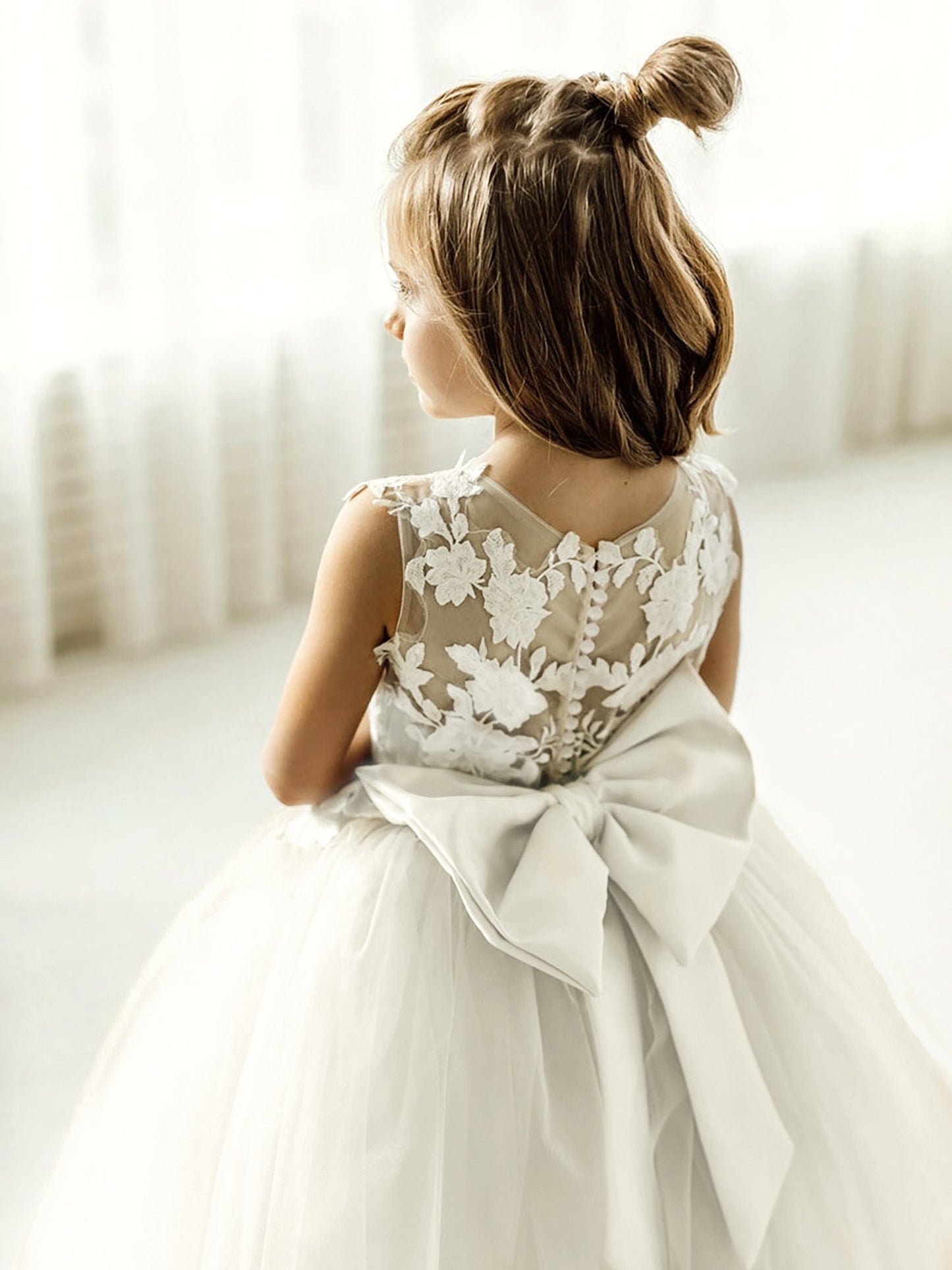 Load image into Gallery viewer, Long Ball Gown Tulle Lace Sleeveless Flower Girl Dress with Bow-BIZTUNNEL
