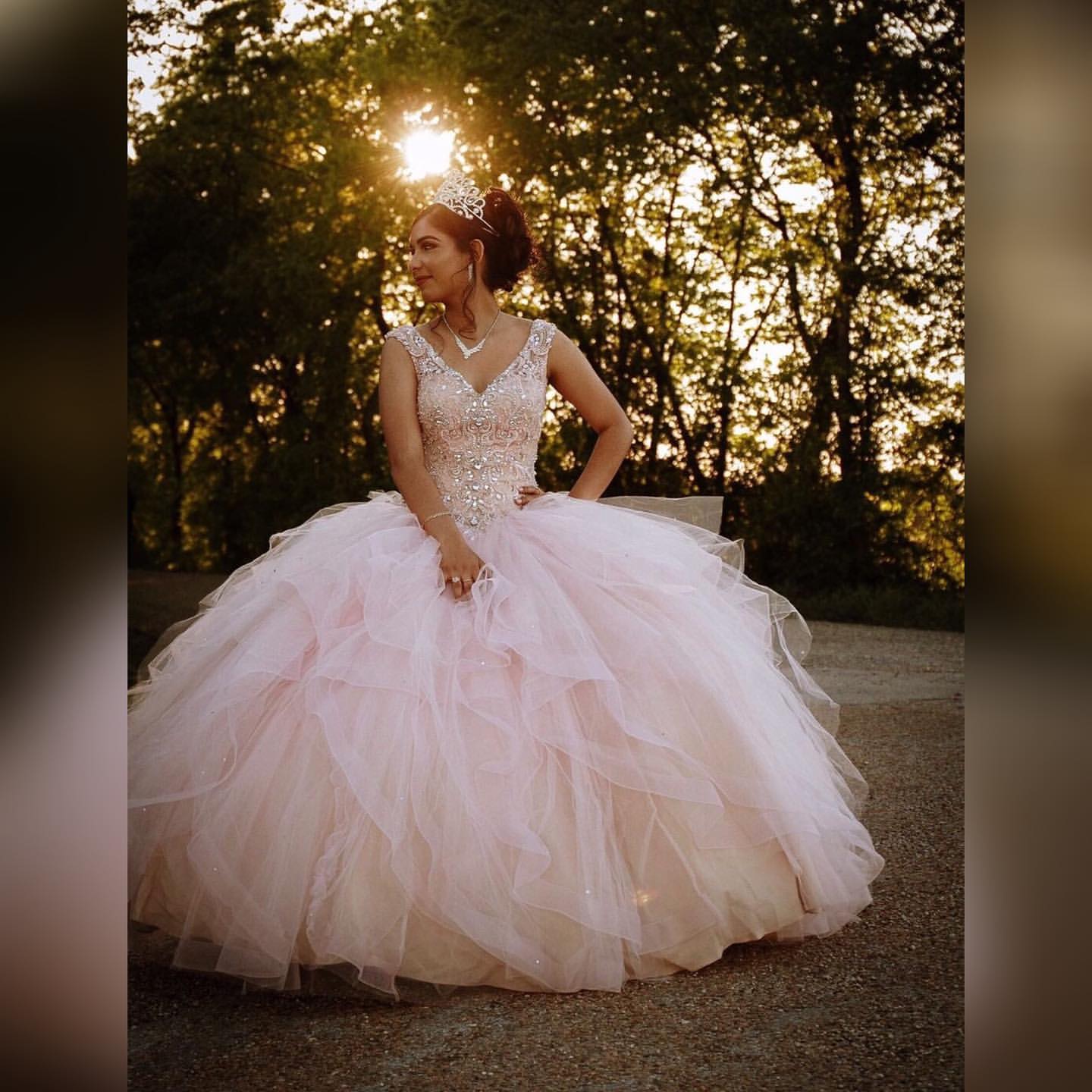 Load image into Gallery viewer, Long Ball Gown V-neck Tulle Quinceanera Dress-BIZTUNNEL
