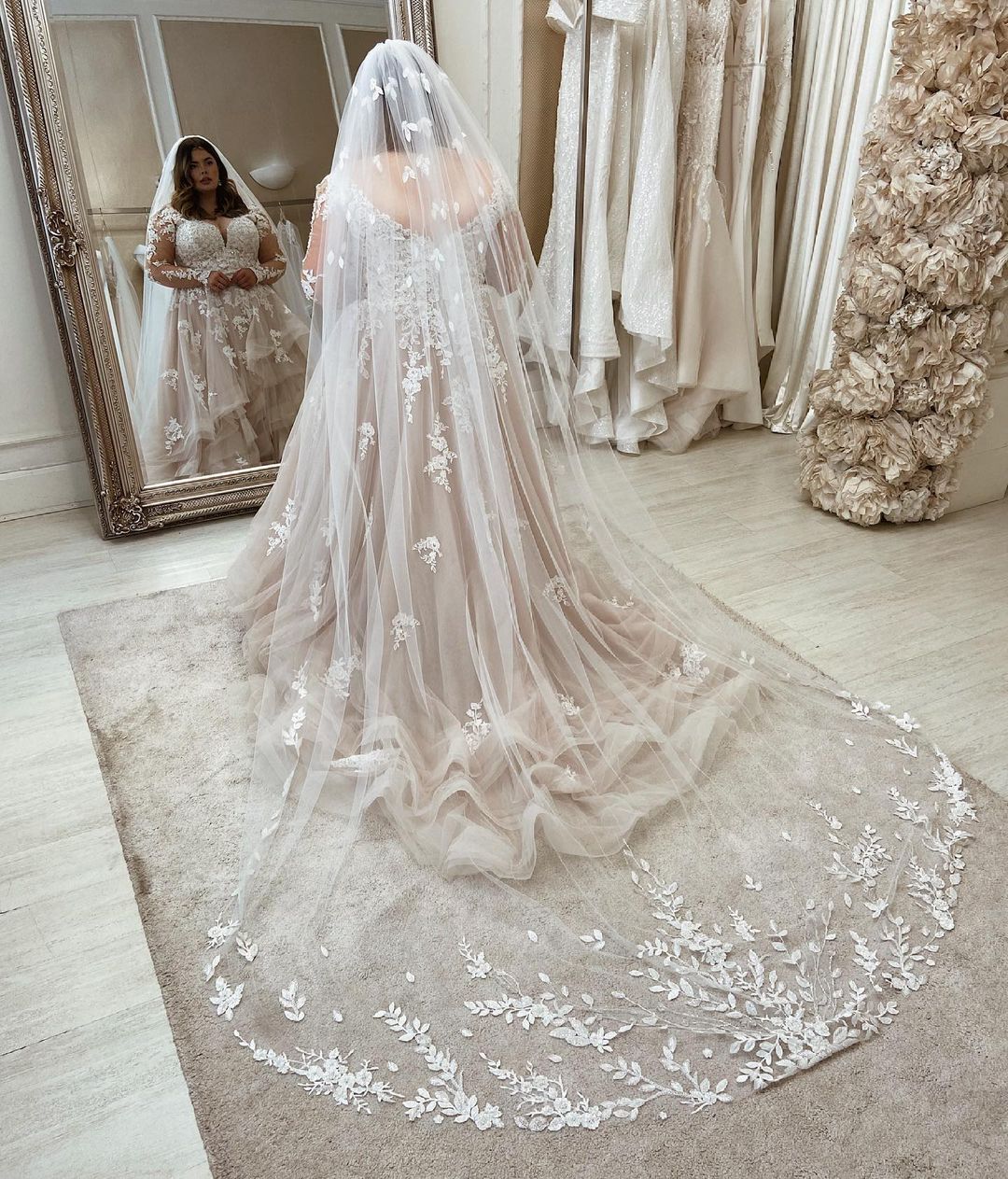 Charger l&amp;#39;image dans la galerie, Long Plus Size A-Line Sweetheart Tulle Wedding Dresses with Lace Sleeves-BIZTUNNEL
