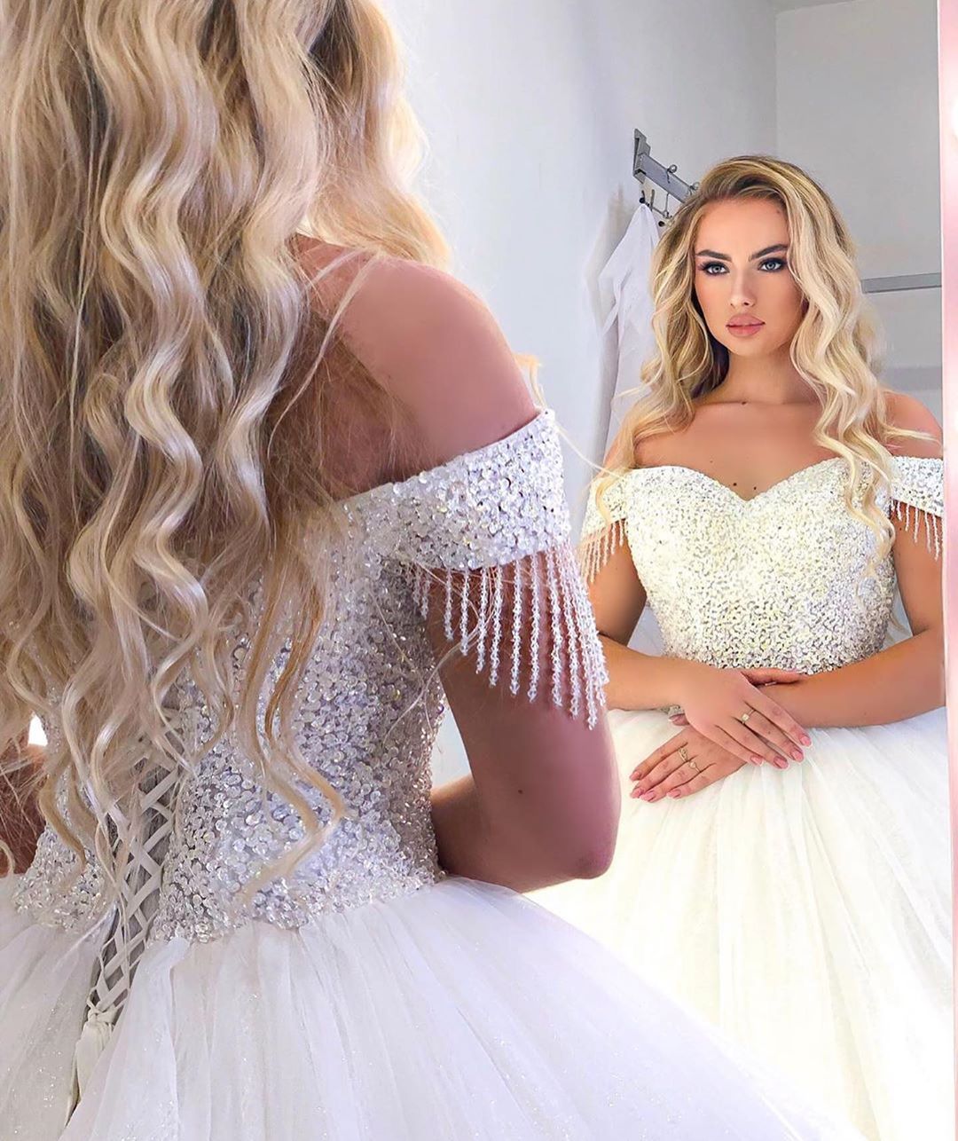 Elegant Princess Off-the-Shoulder Tulle Wedding Dress with Long Sleeves main image 1