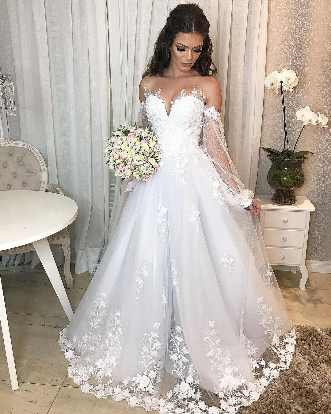 Long Princess Off-the-shoulder Tulle Wedding Dress with Bubble Sleeves Long Princess Off-the-shoulder Tulle Wedding Dress with Bubble Sleeves