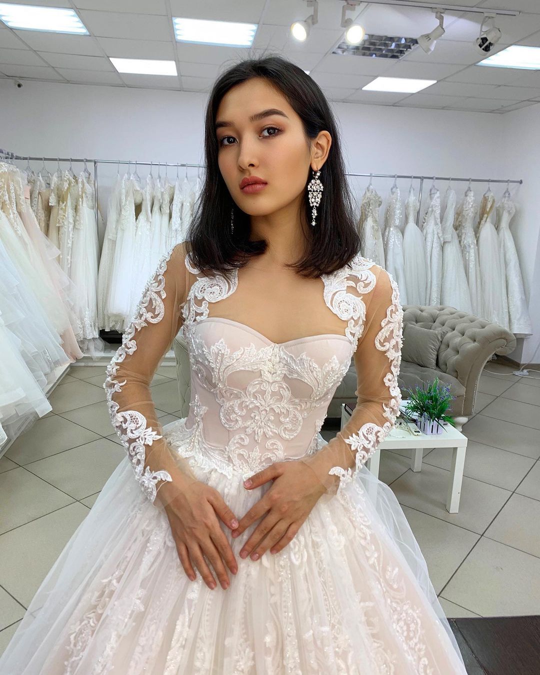 Charger l&amp;#39;image dans la galerie, Long Princess Sweetheart Appliques Lace Backless Tulle Wedding Dress with Sleeves-BIZTUNNEL
