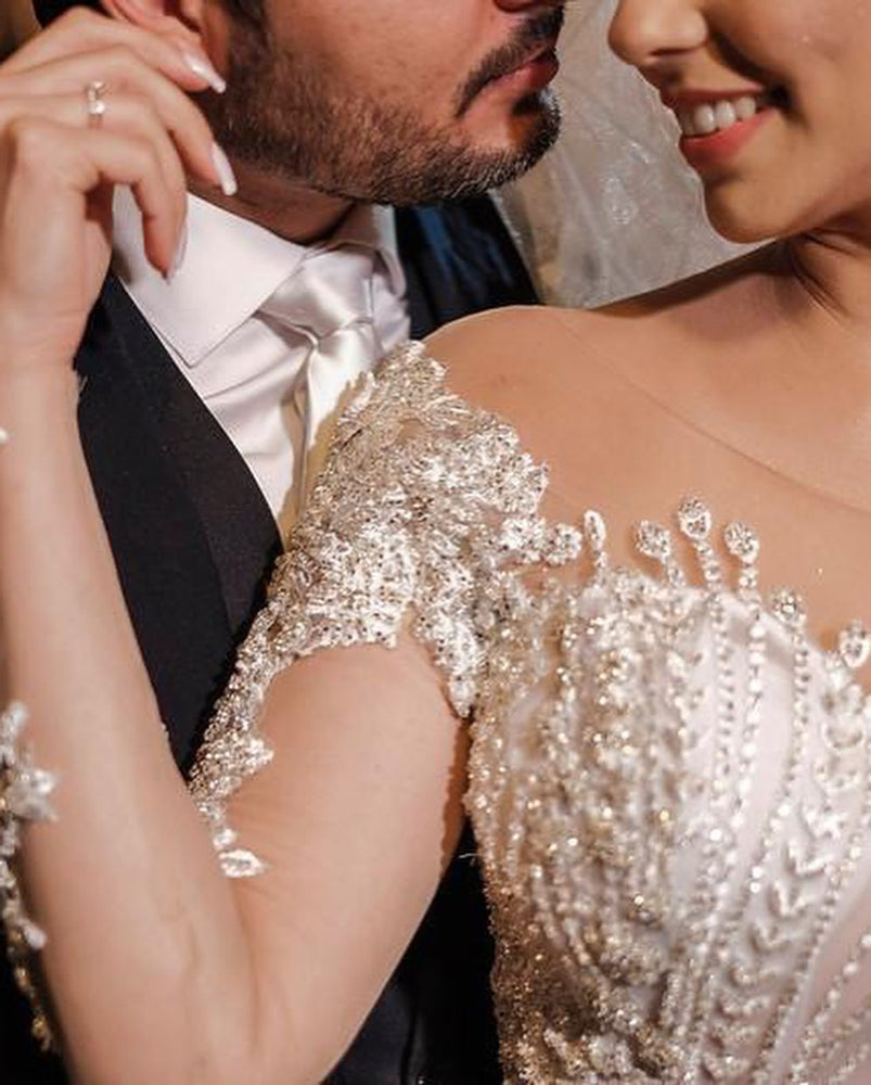 
                  
                    Long Sleeves Mermaid Off-the-shoulder Tulle Wedding Dress with Appliques Lace-BIZTUNNEL
                  
                